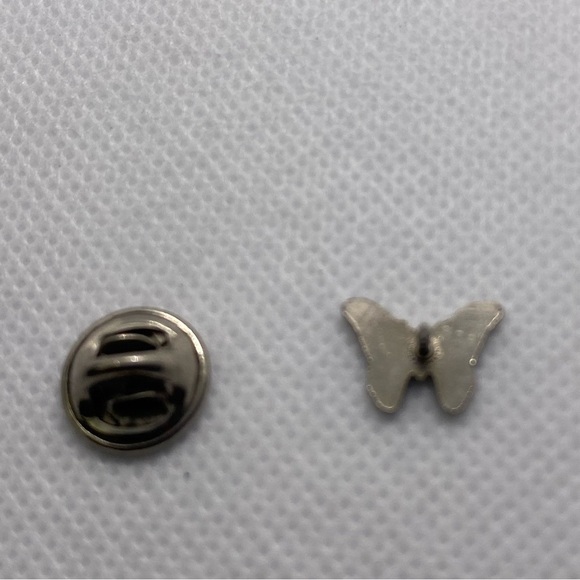 Tiny Vintage Antique Butterfly Pin
Preowned in excellent condition - Picture 3 of 4